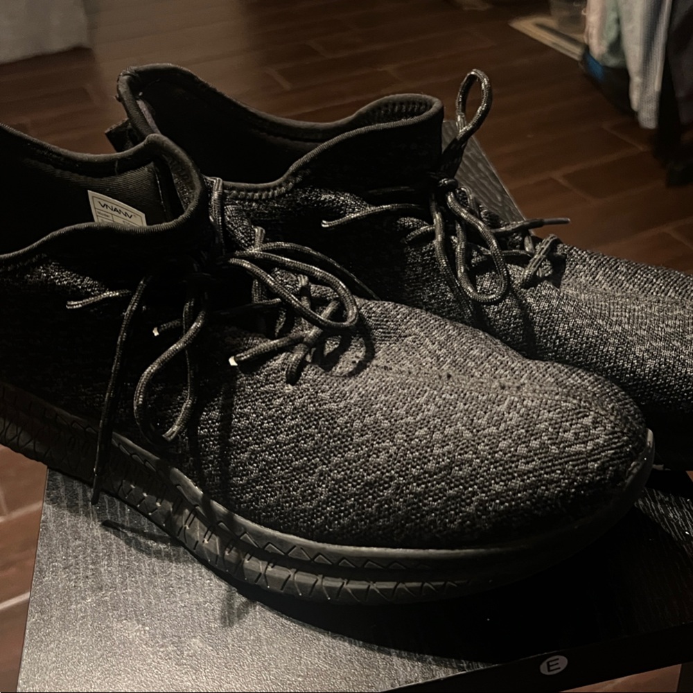 Sleek Black Athletic Shoes for Men